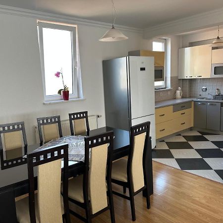 Spacious 3-Bedroom Condo Next To City Center Pristina Exteriör bild
