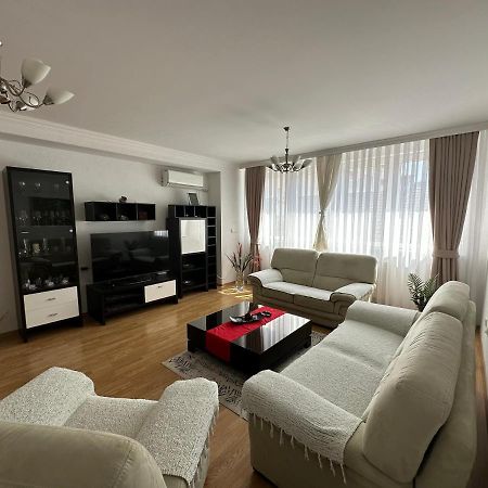 Spacious 3-Bedroom Condo Next To City Center Pristina Exteriör bild