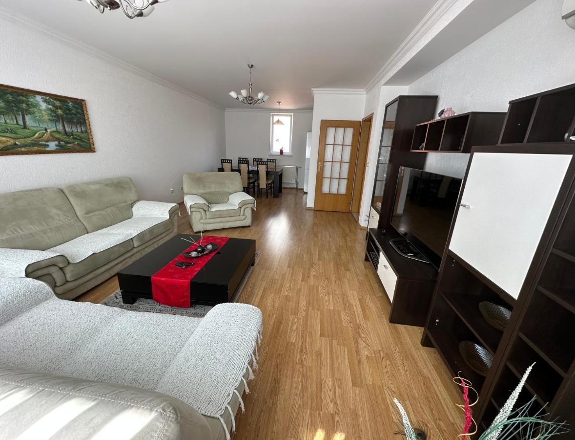 Spacious 3-Bedroom Condo Next To City Center Pristina Exteriör bild
