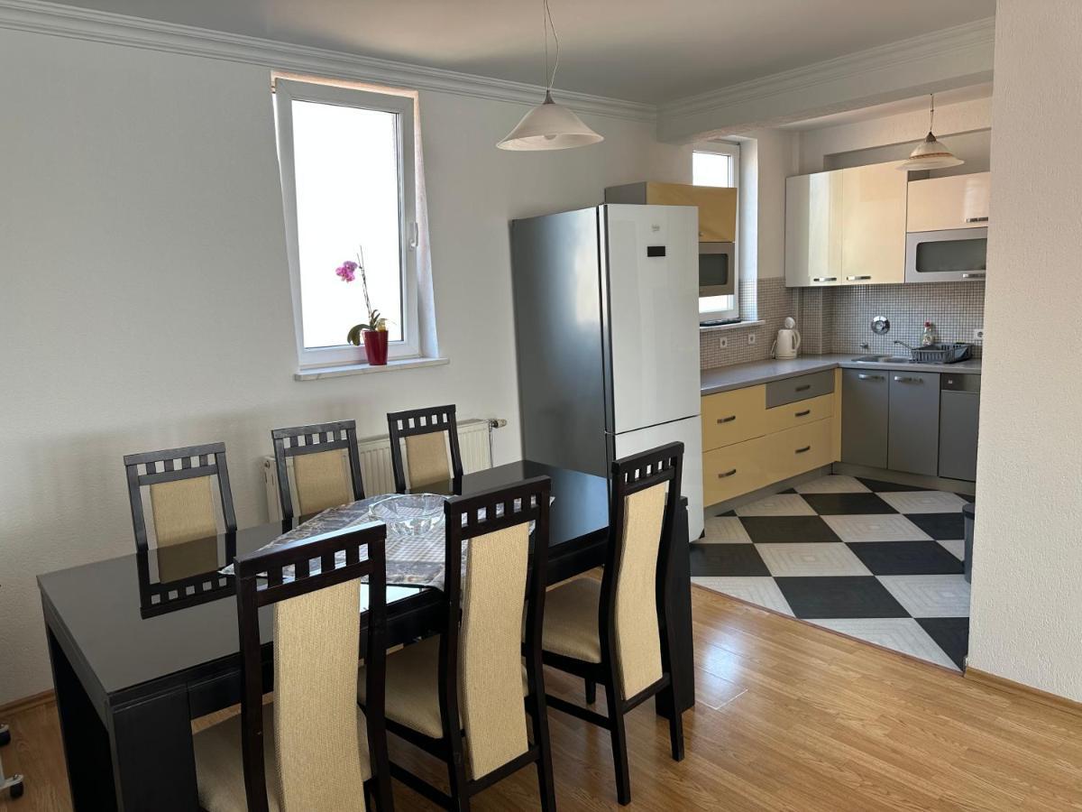 Spacious 3-Bedroom Condo Next To City Center Pristina Exteriör bild