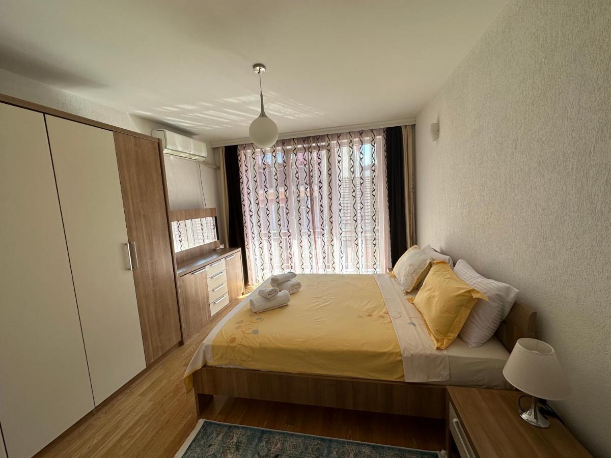 Spacious 3-Bedroom Condo Next To City Center Pristina Exteriör bild