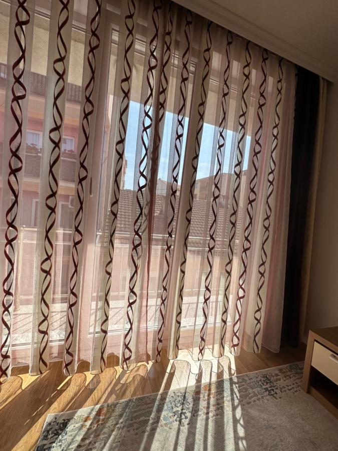 Spacious 3-Bedroom Condo Next To City Center Pristina Exteriör bild