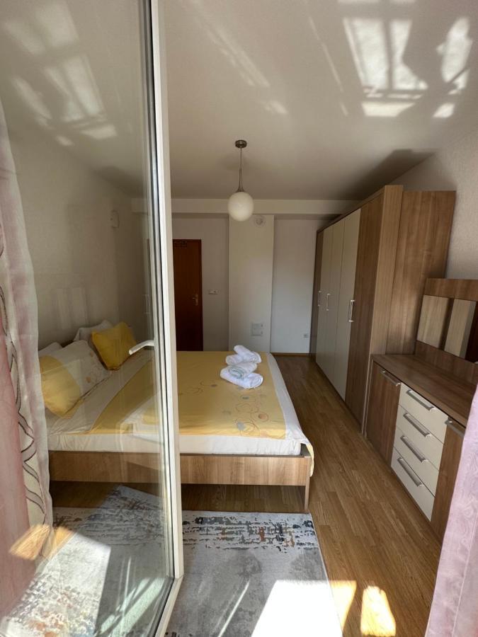 Spacious 3-Bedroom Condo Next To City Center Pristina Exteriör bild