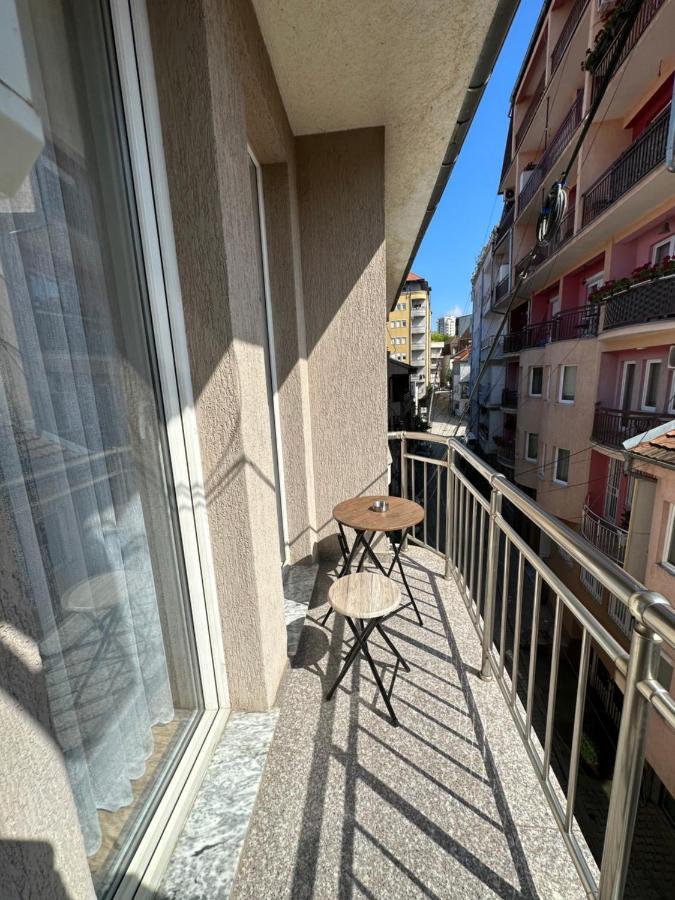 Spacious 3-Bedroom Condo Next To City Center Pristina Exteriör bild