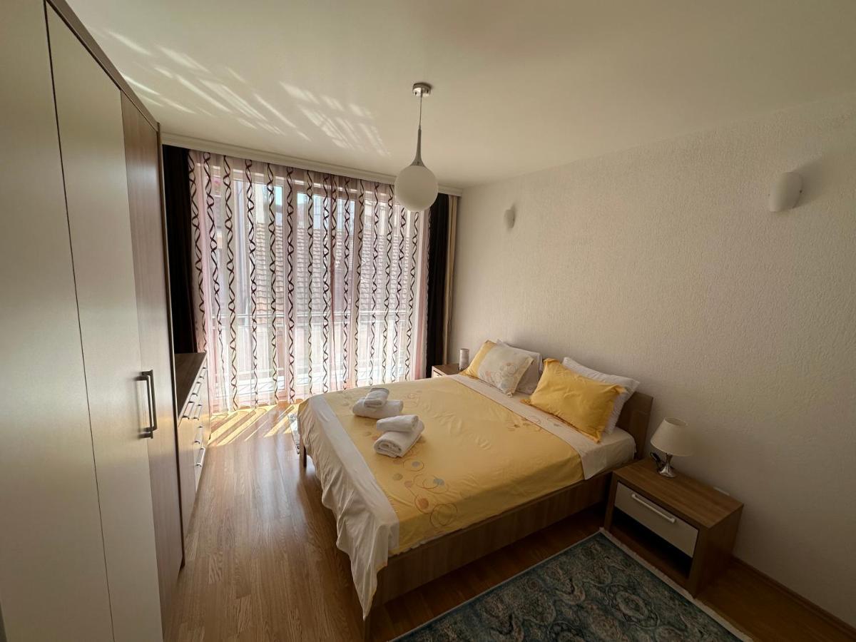 Spacious 3-Bedroom Condo Next To City Center Pristina Exteriör bild
