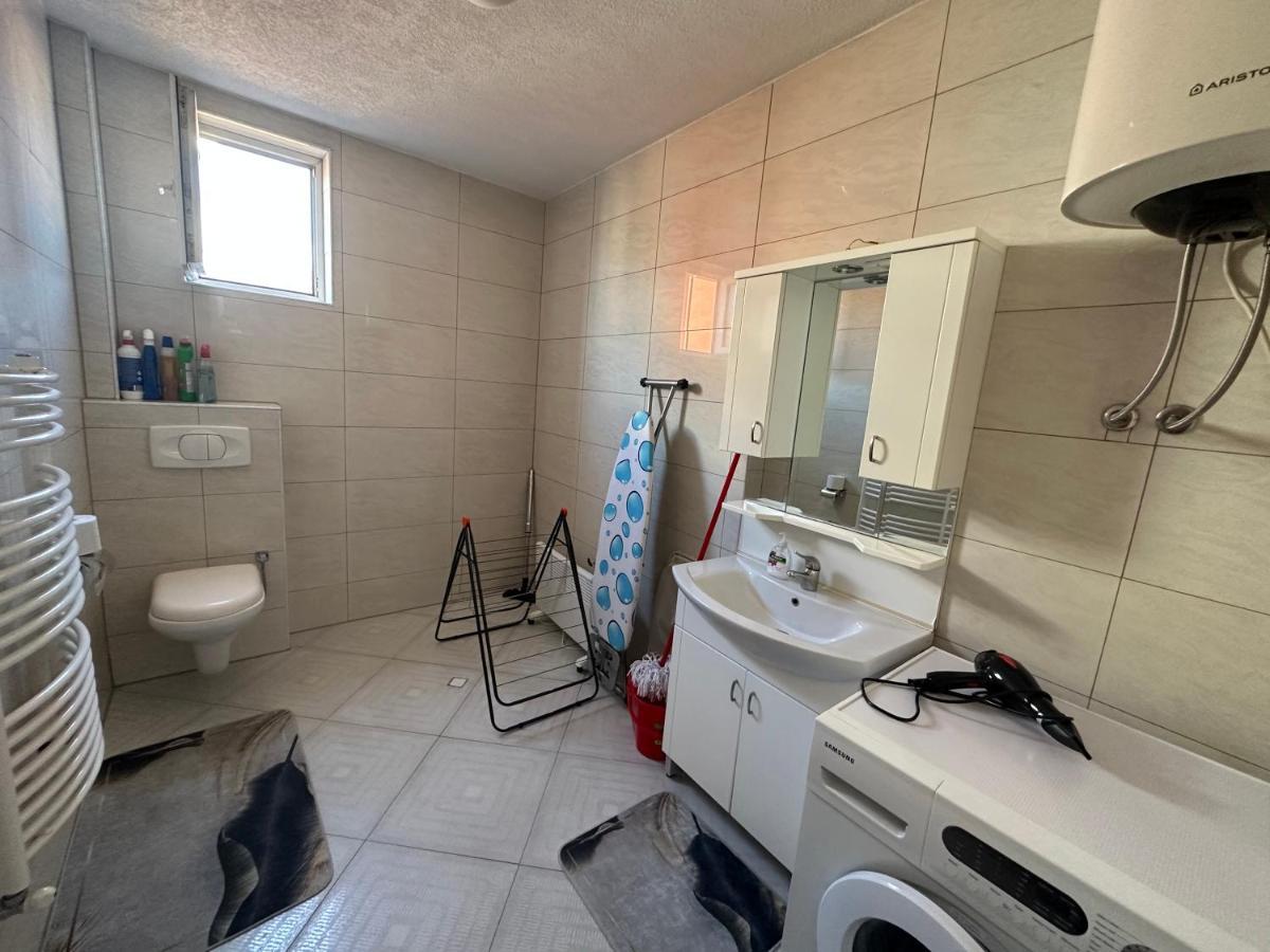 Spacious 3-Bedroom Condo Next To City Center Pristina Exteriör bild