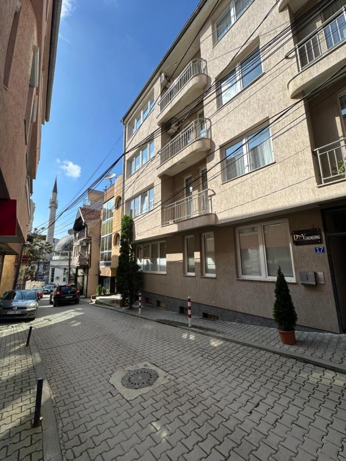 Spacious 3-Bedroom Condo Next To City Center Pristina Exteriör bild